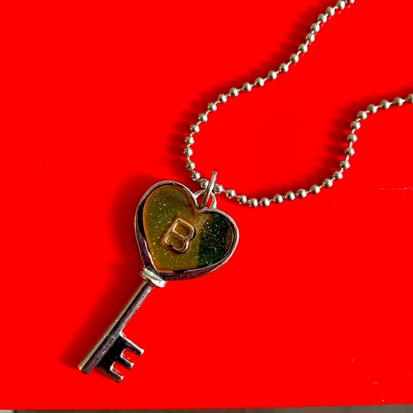 Teen jewelry bundle deal!! 11 different pieces of necklaces, and earrings! - Picture 2 of 12